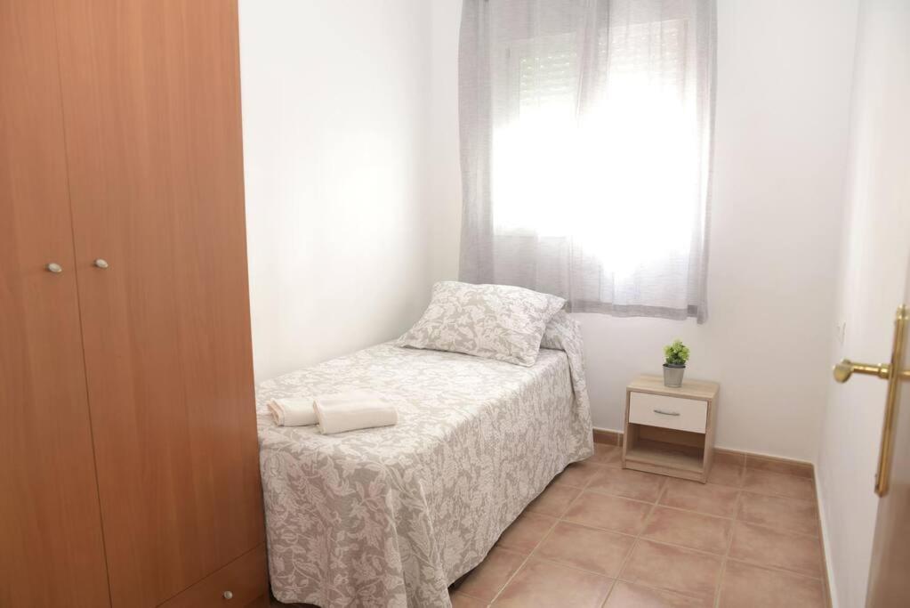 Apartamento Elena - Solo Familias Y Parejas Conil De La Frontera Exterior photo