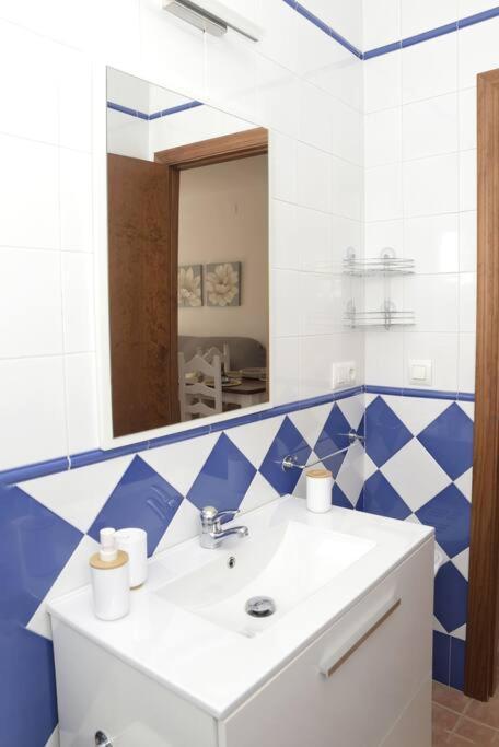 Apartamento Elena - Solo Familias Y Parejas Conil De La Frontera Exterior photo